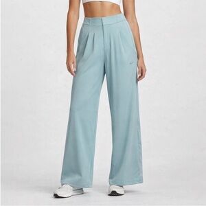Nike Dri-FIT Aqua Loose Fit Wide-Leg Training Pants